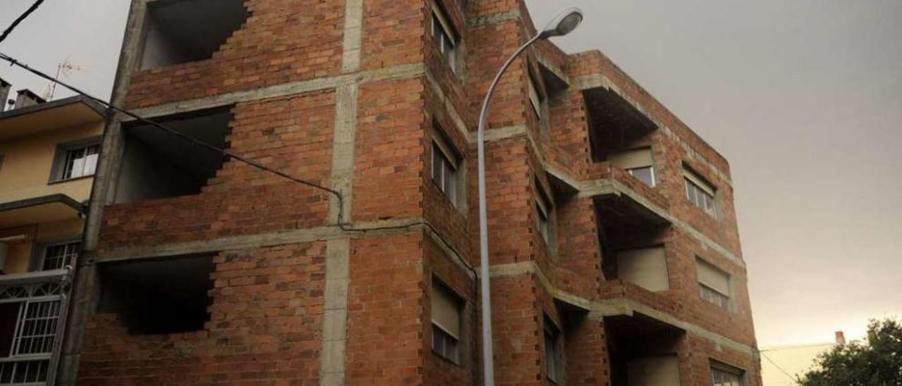 Edificio inacabado en Silleda. // Bernabé/Javier Lalín