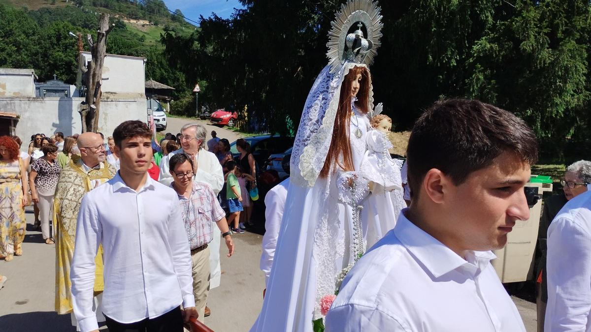 Muñó (Siero) recupera en sus fiestas el ramu y la