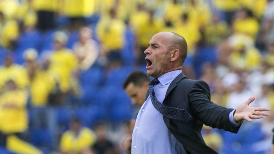 Paco Jémez, técnico del Granada, ayer en el estadio de Gran Canaria.