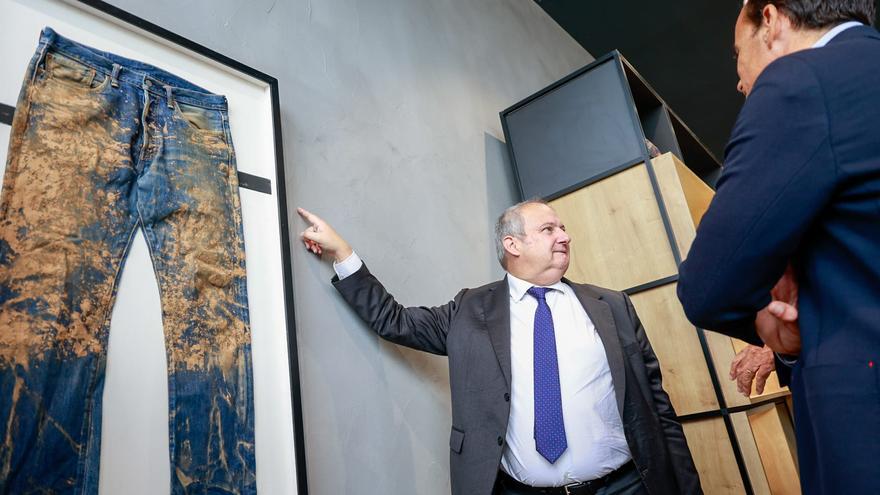 Visita del ministro de Industria, Jordi Hereu, a JR Valle Seat