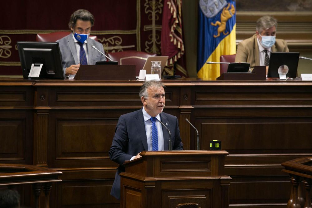 Pleno en el Parlamento de Canarias