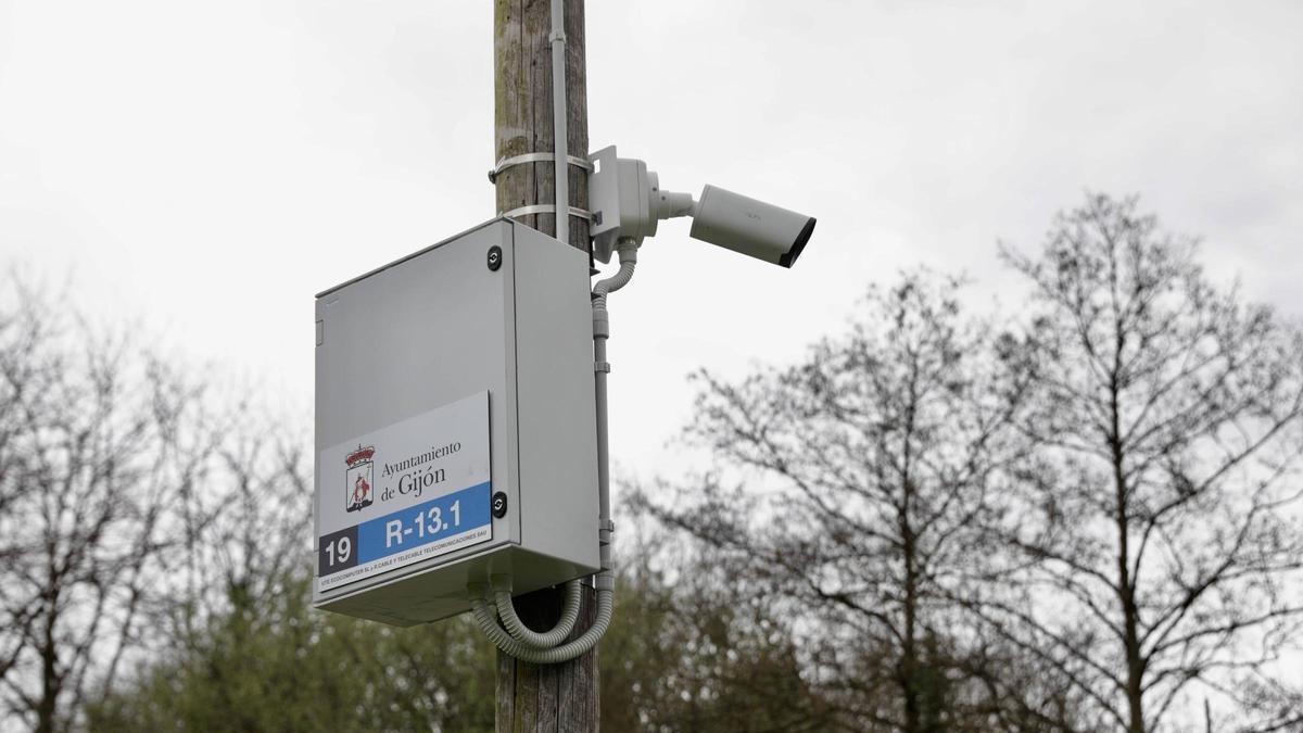 Una de las cámaras de vigilancia de seguridad instalada en Castiello.