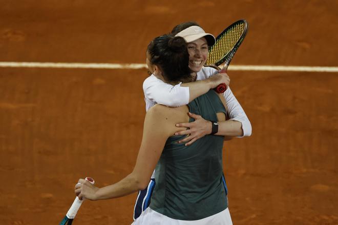 Las mejores imágenes de la final de dobles femenino del Mutua Madrid Open ganada por Sara Sorribes y Cristina Bucsa