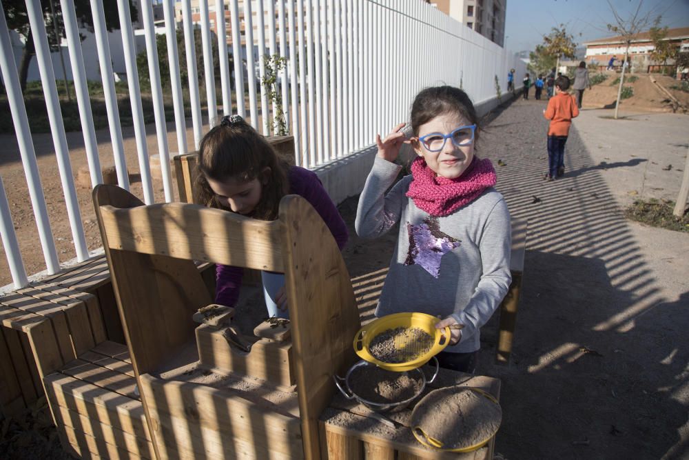 Patio inclusivo del CEIP Enric Soler i Godes