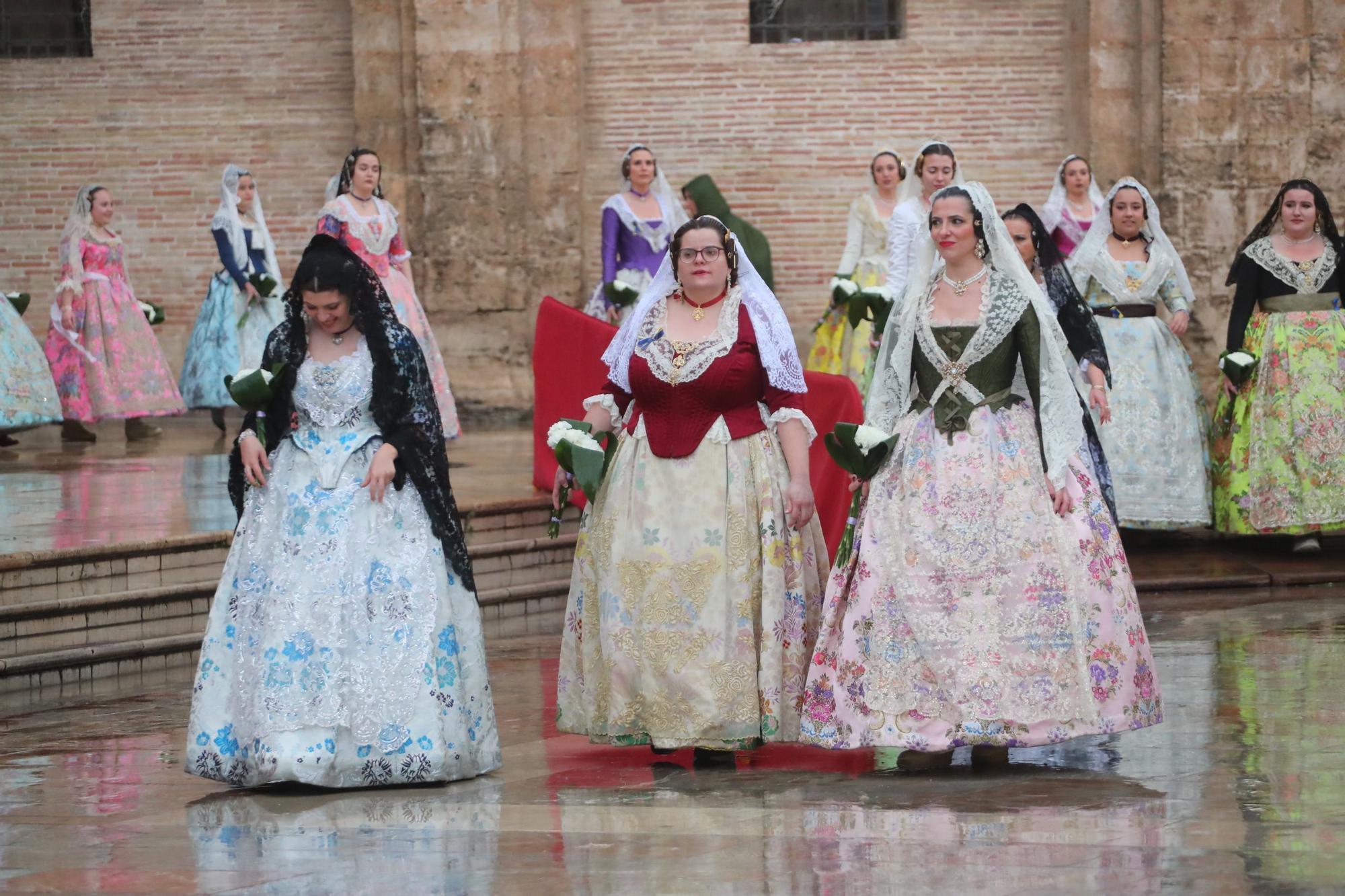 Búscate en el primer día de ofrenda por la calle de la Paz (entre las 18:00 a las 19:00 horas)