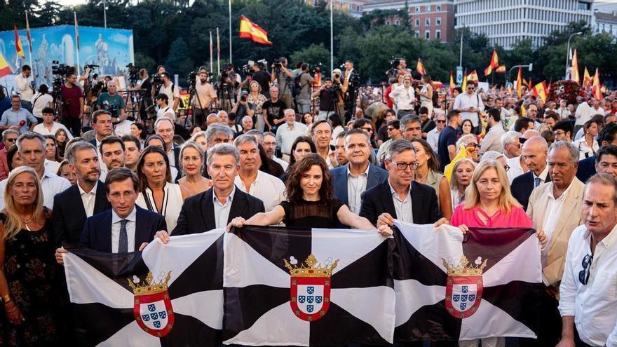Feijóo, Ayuso and Abascal united in support of Ceuta at Cibeles Square (Madrid)