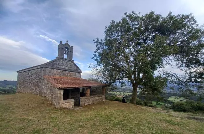 De Bonielles a la capilla de El Fresno, la senda meno llana de Llanera hacia la ermita con las mejores vistas del concejo