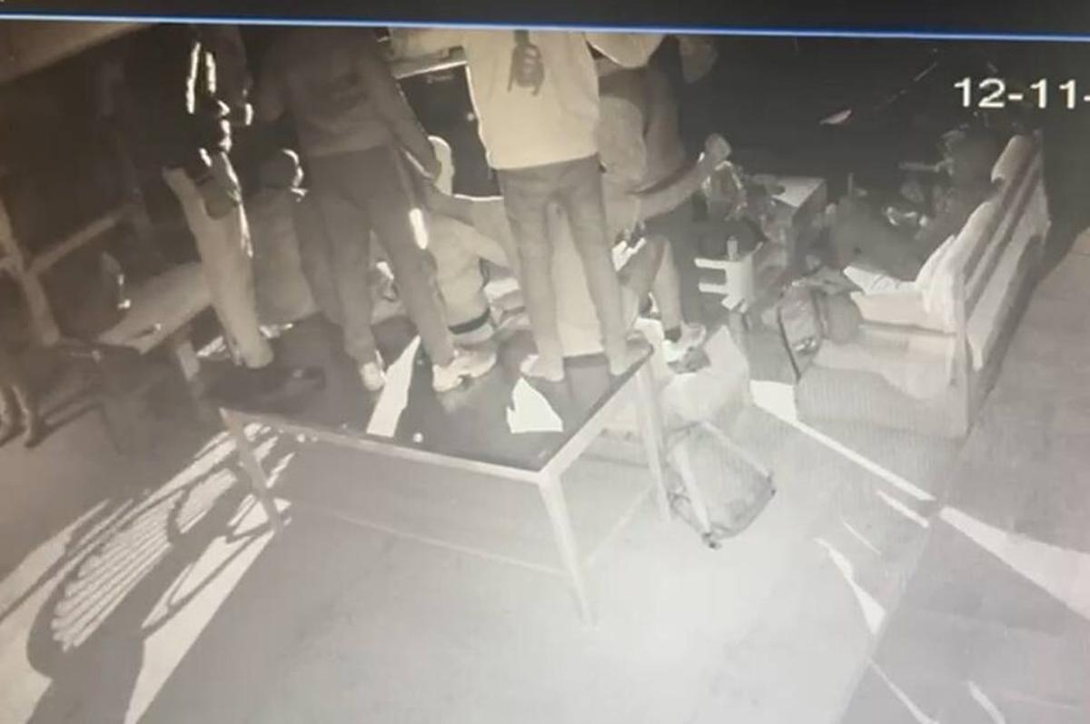 Poco más de una hora de ‘selfies’, risas y gambas