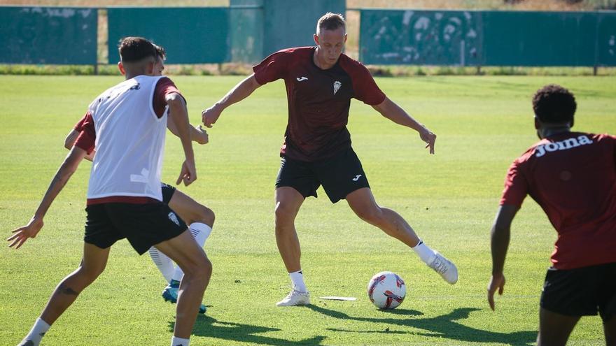 El Córdoba CF inicia su segunda semana insistiendo en lo táctico