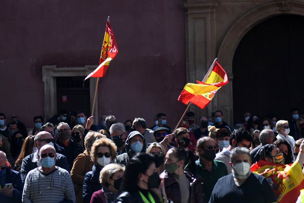 La plaza de la Catedral de Murcia se abarrota para recibir a Abascal