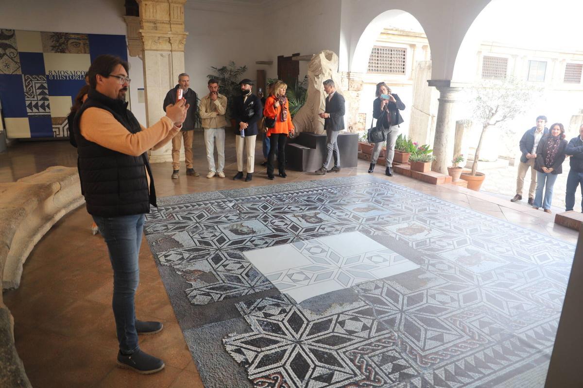 Exposición '8 mosaicos-8 historias' en el Museo Arqueológico de Córdoba.
