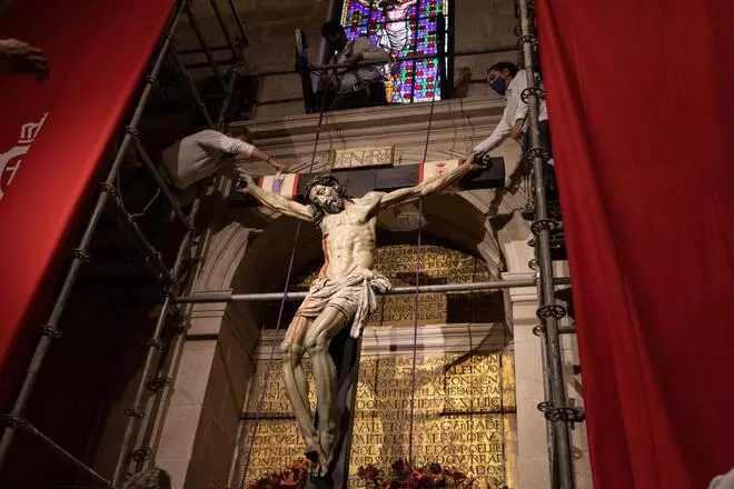 Semana Santa en Zamora 2022: El Cristo de las Injurias desciende del altar