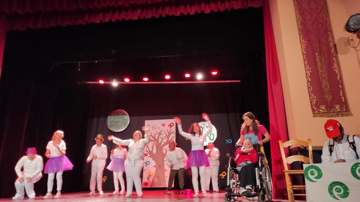 Representación teatral protagonizada por los usuarios de Promi en Bujalance.