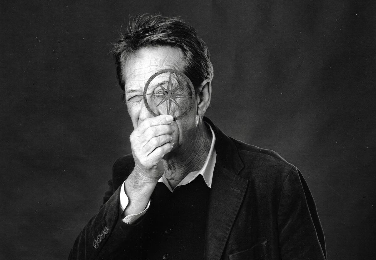 El fotógrafo Chema Madoz que expone sus imágenes en el Centre del Carme en la exposición 'Letra y Compás'.