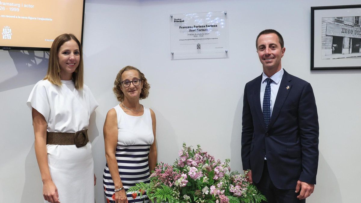 Antònia Roca, Catalina Forteza, hija de Xesc Forteza, y Llorenç Galmés.
