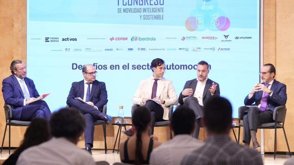 Mesa sobre &quot;Desafíos en el sector de la automoción&quot;