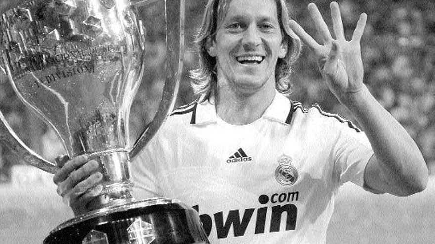 Míchel Salgado, al término del partido en el que consiguió su cuarto campeonato de Liga con el Real Madrid. / Efe