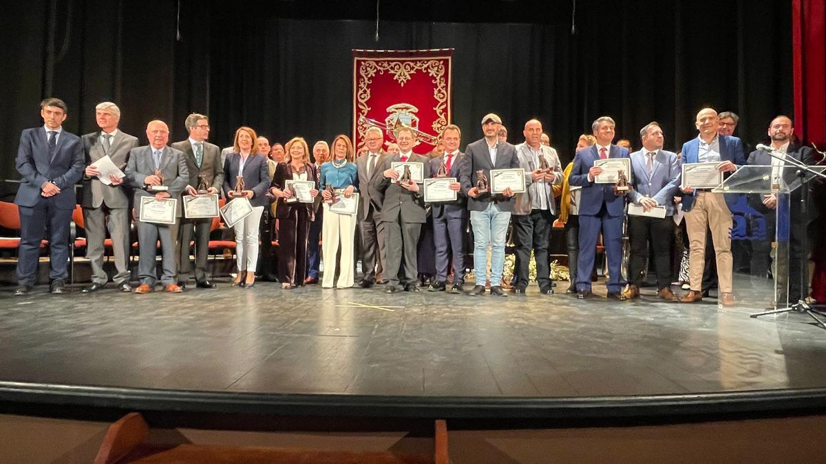 Los galardonados en Puente Genil con motivo del Día de Andalucía.