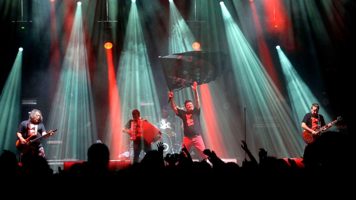 Diplomáticos de Monte Alto sobre o escenario.