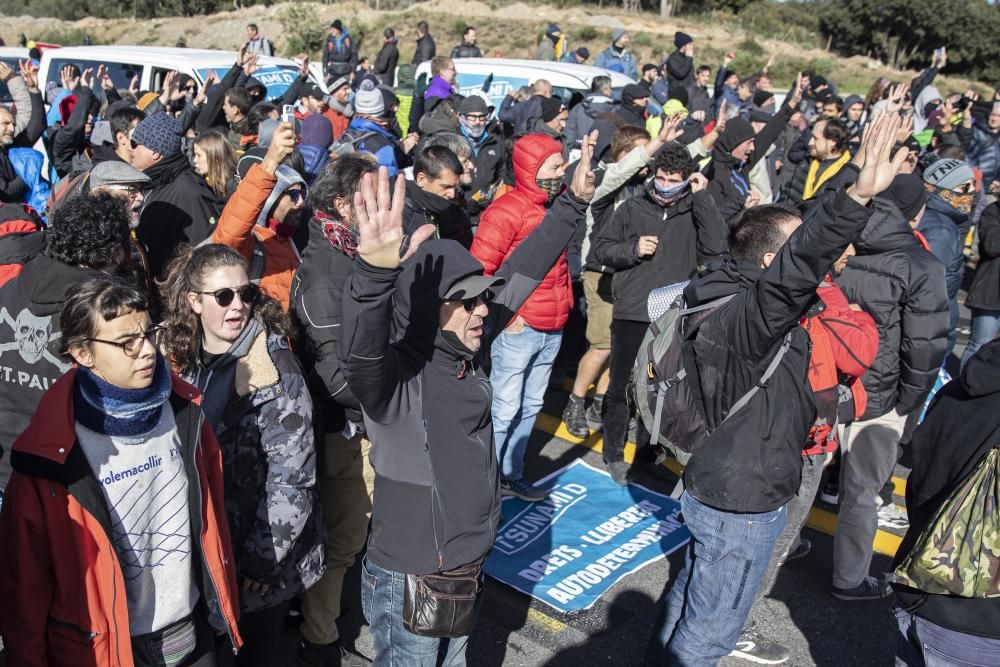 Una acció del Tsunami Democràtic talla l'AP-7 a la Jonquera