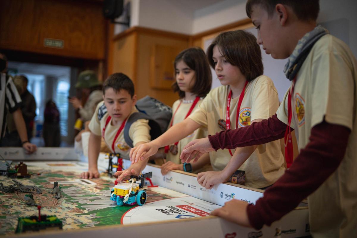 Alumnos del equipo Arqueobots, del CEIP Ramón y Cajal de La Orotava.
