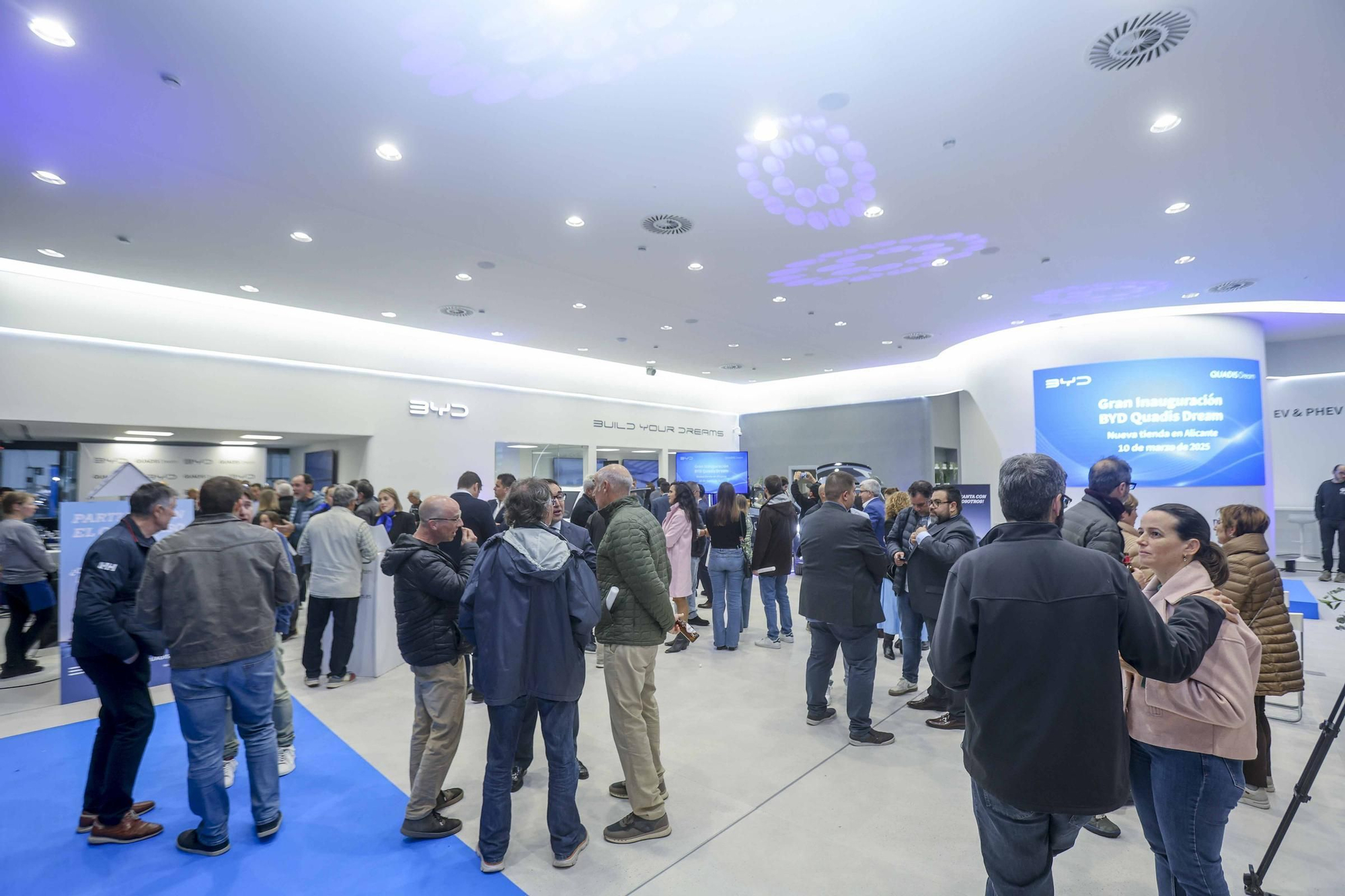 QUADIS Dream inaugura el primer centro BYD en Alicante.