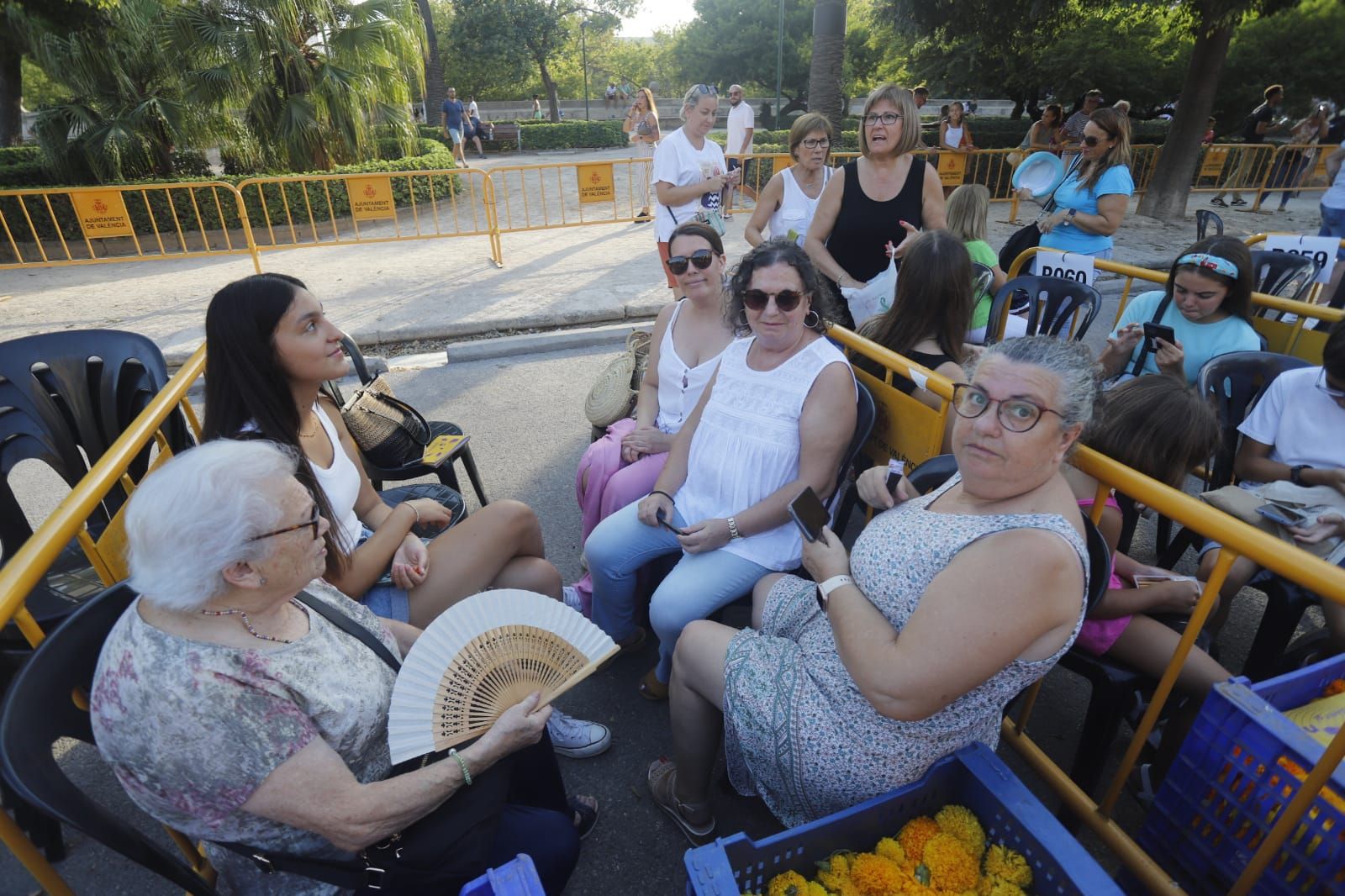 Búscate en los palcos de la Batalla de Flores de València 2022