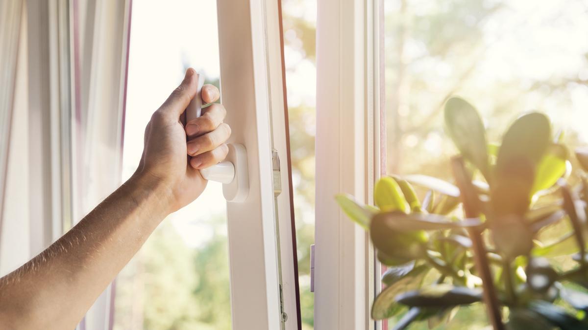 Así es como puedes ahorrar hasta 300 euros en tu factura de la luz este verano