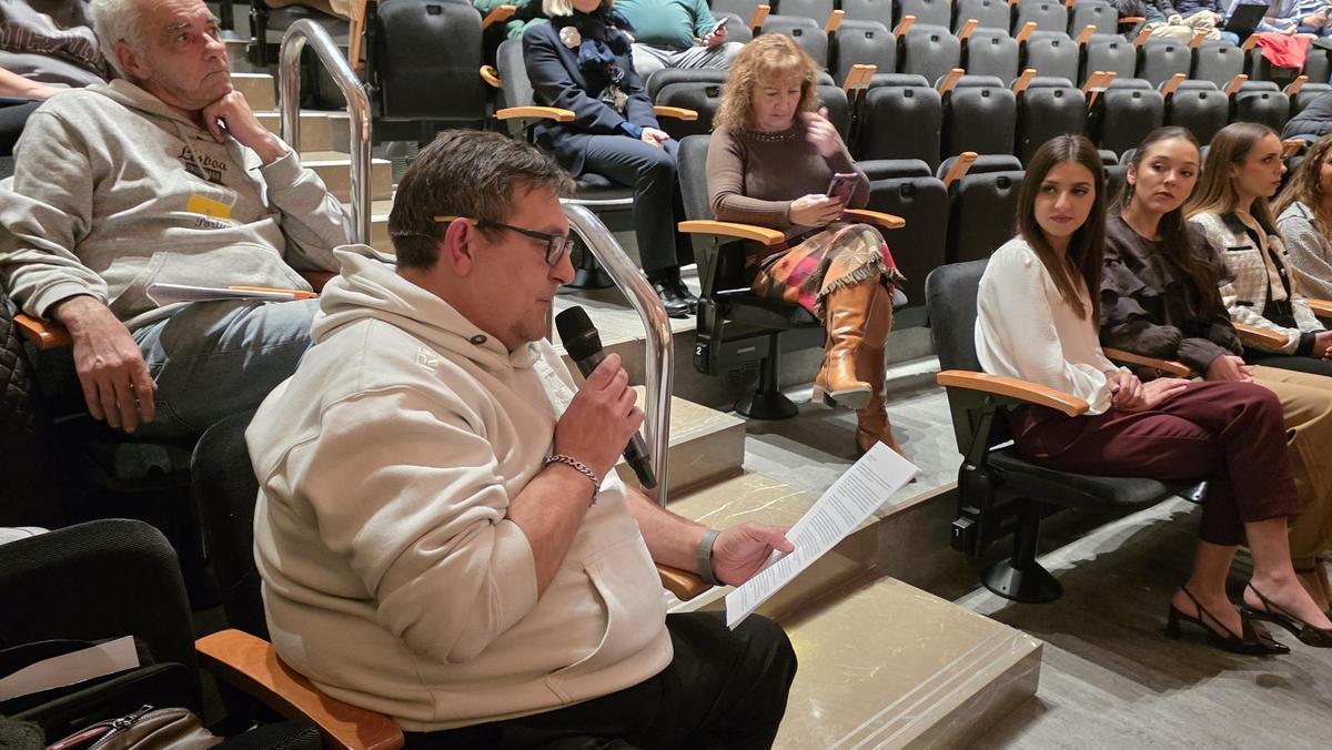 Hernández Motes reapareció en los debates asamblearios abanderando la suspensión