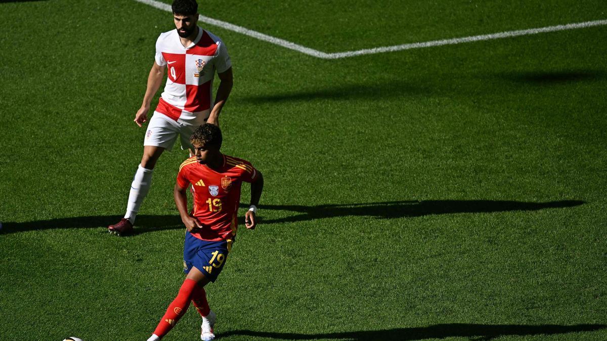 Lamine Yamal, en el España-Croacia ante Gvardiol en Berlín