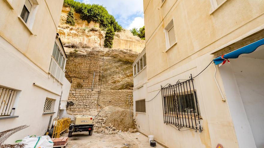 La vuelta a la tranquilidad para unos vecinos de la playa de Poniente de Benidorm