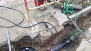 Reparación de un escape de agua.