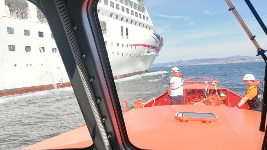 Evacuada una mujer y su acompañante del crucero Aurora frente a Cangas