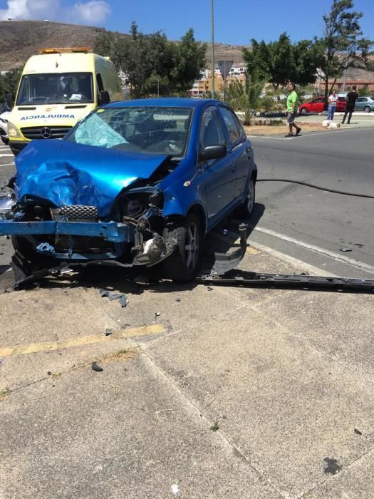 Vuelco de un coche en Jinámar