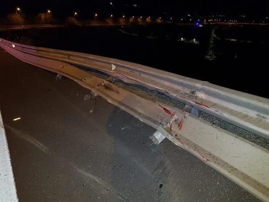 Colisión de dos vehículos en la carretera de Firgas de madrugada