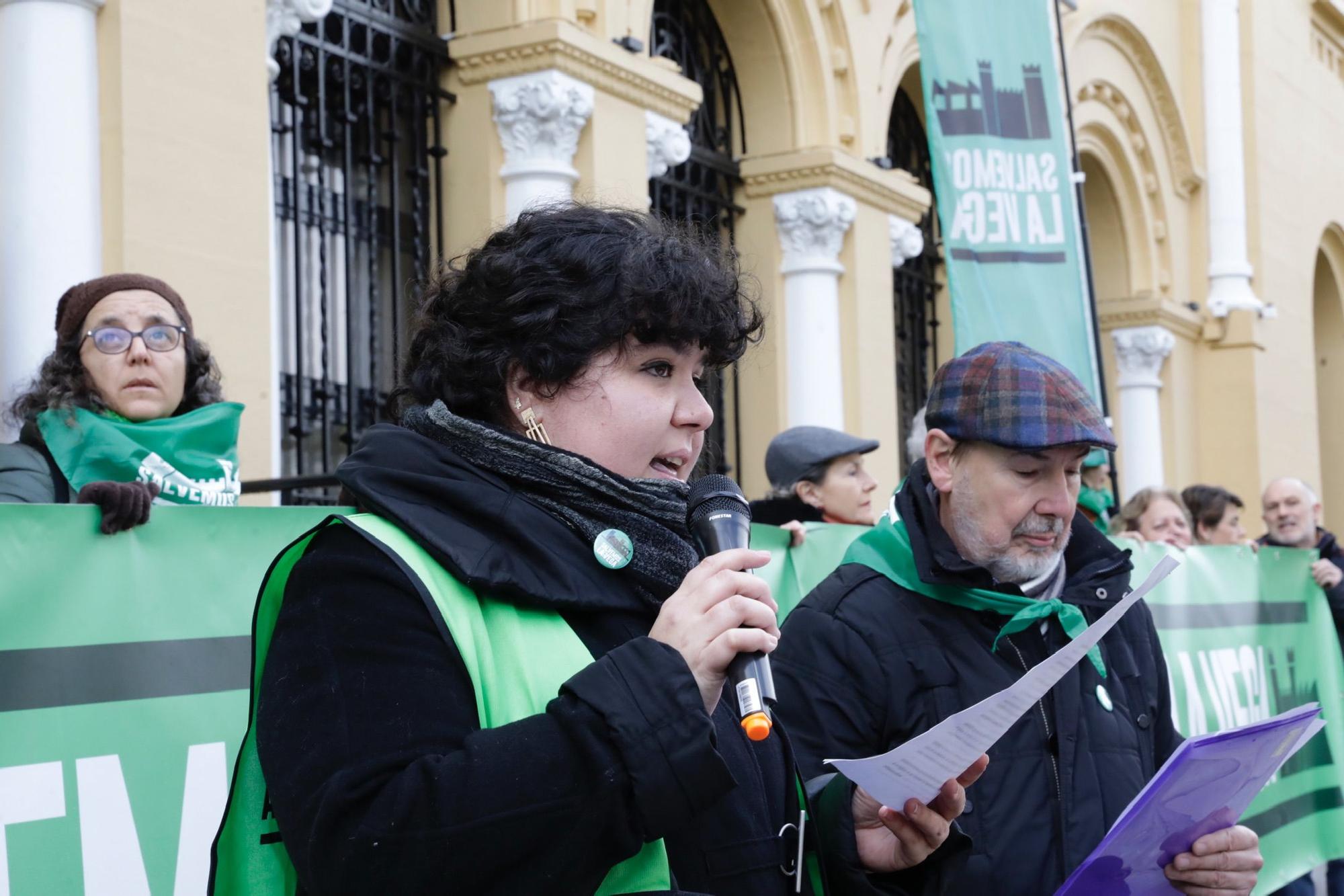 "La Vega no se vende, La Vega se defiende": así fue la concentración de Salvemos La Vega en Oviedo