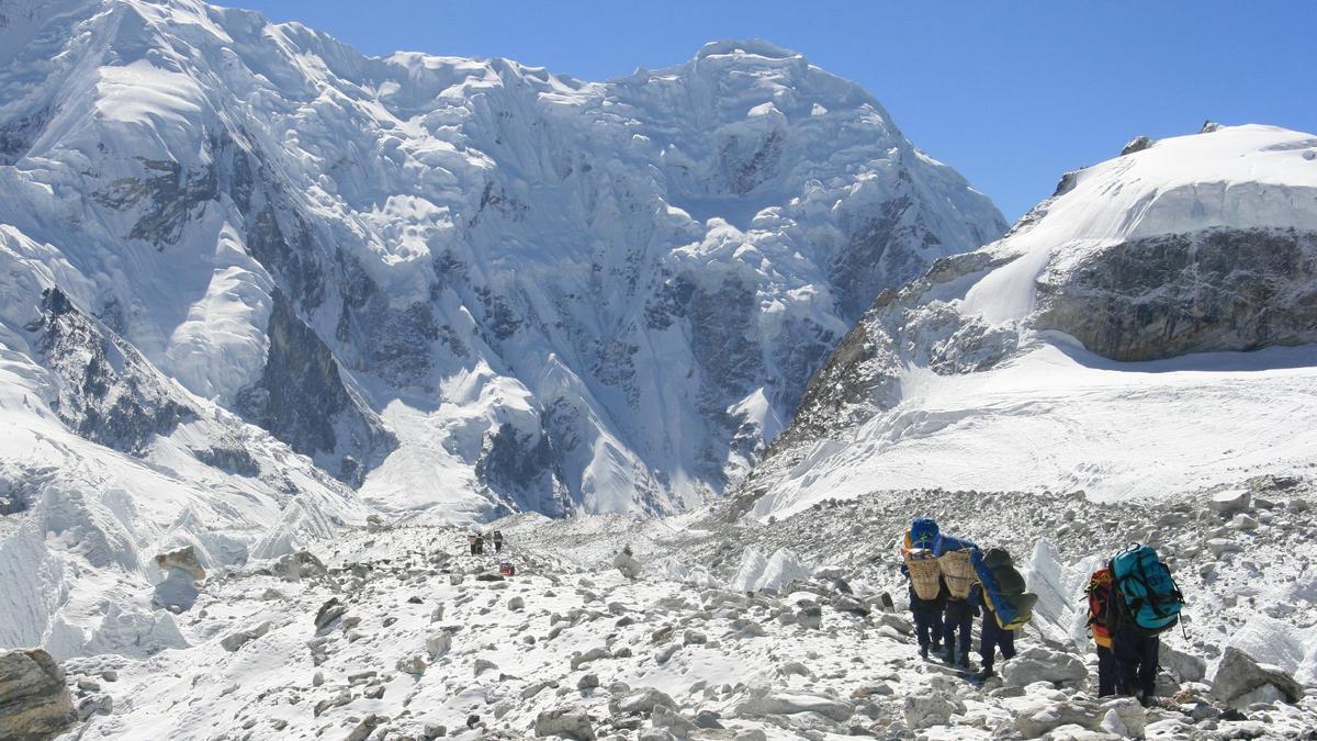 Exploradores en el Himalaya