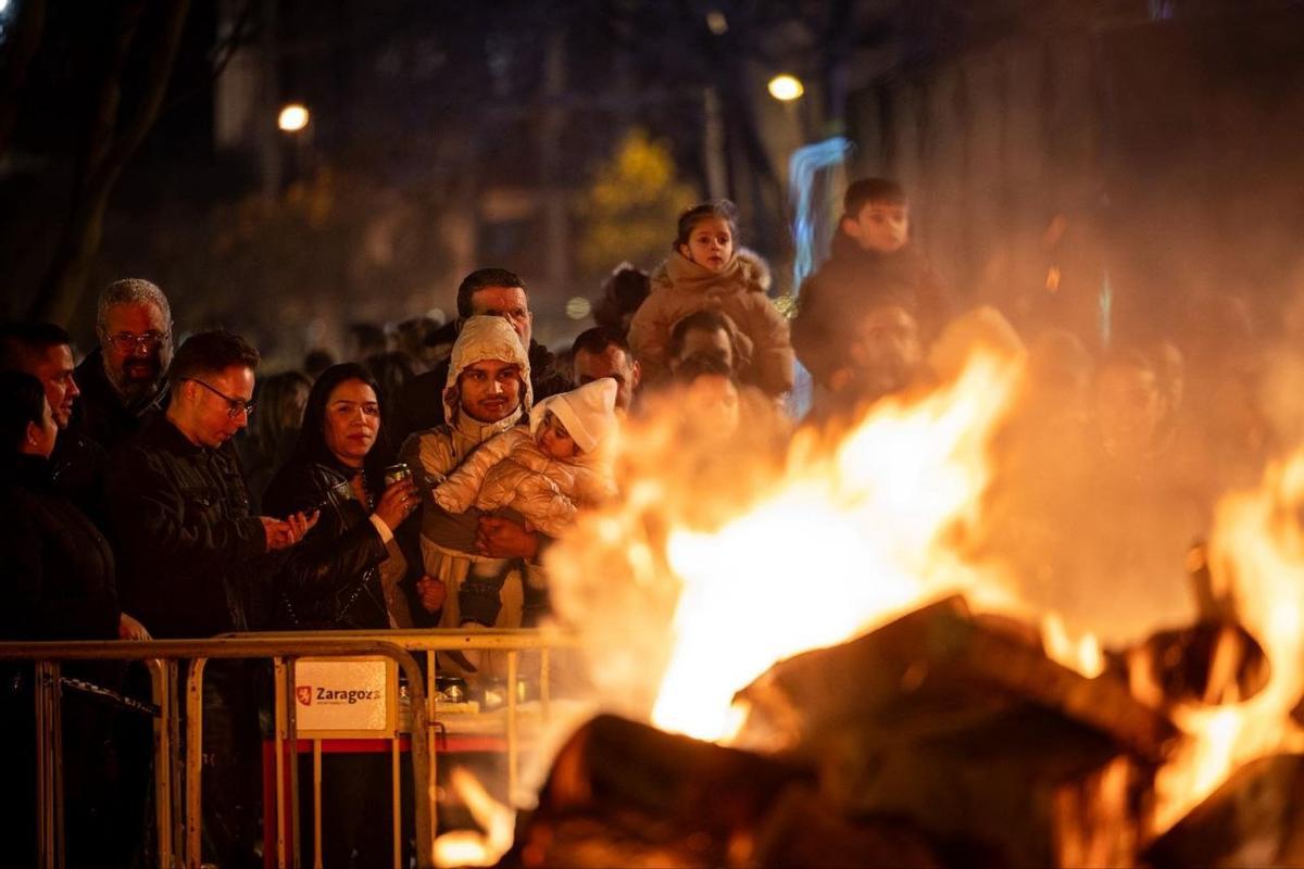 Las hogueras de San Antón se encienden en Zaragoza
