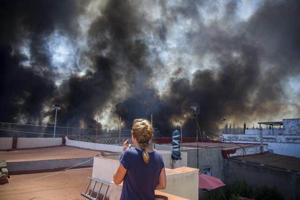 Incendio junto al cementerio de Castelló