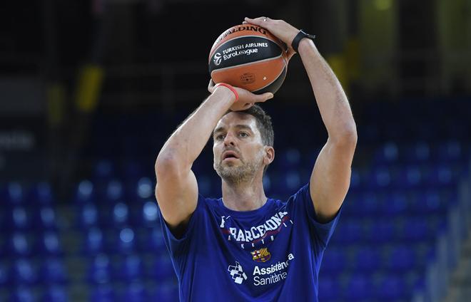 Pau Gasol hizo su primer entrenamiento como nuevo jugador del FC Barcelona en el  pabellón de la Ciutat Esportiva Joan Gamper.