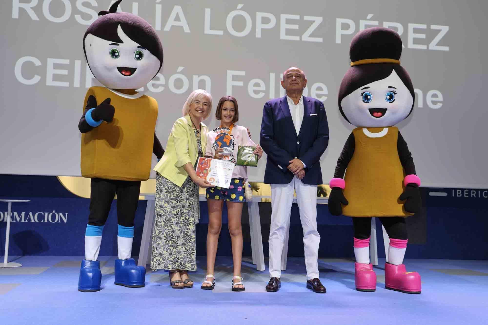 Entrega de premios del concurso infantil de relatos cortos "Cuéntame un cuento para comer" en el Club INFORMACIÓN organizado por COES