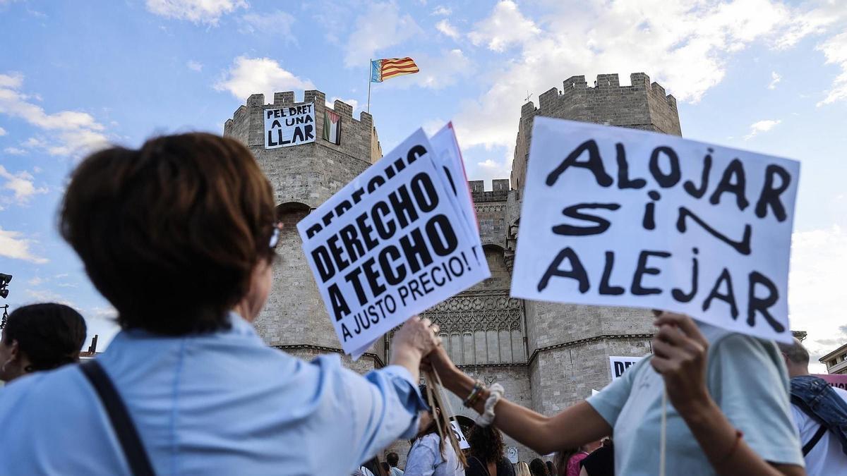 Manifestación por una vivienda asequible en València en 2024.