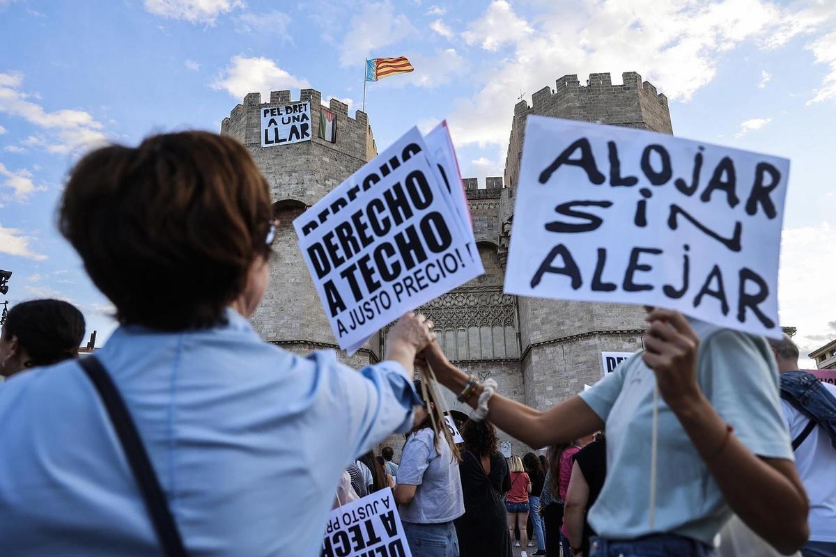 Manifestación por una vivienda asequible en València en 2024.