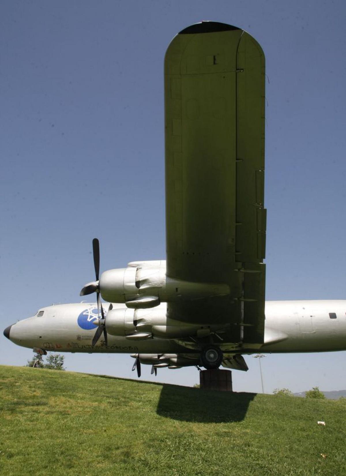 Sin uso cultural 8 Avión en el Balcón del Guadalquivir. | A.J. GONZÁLEZ
