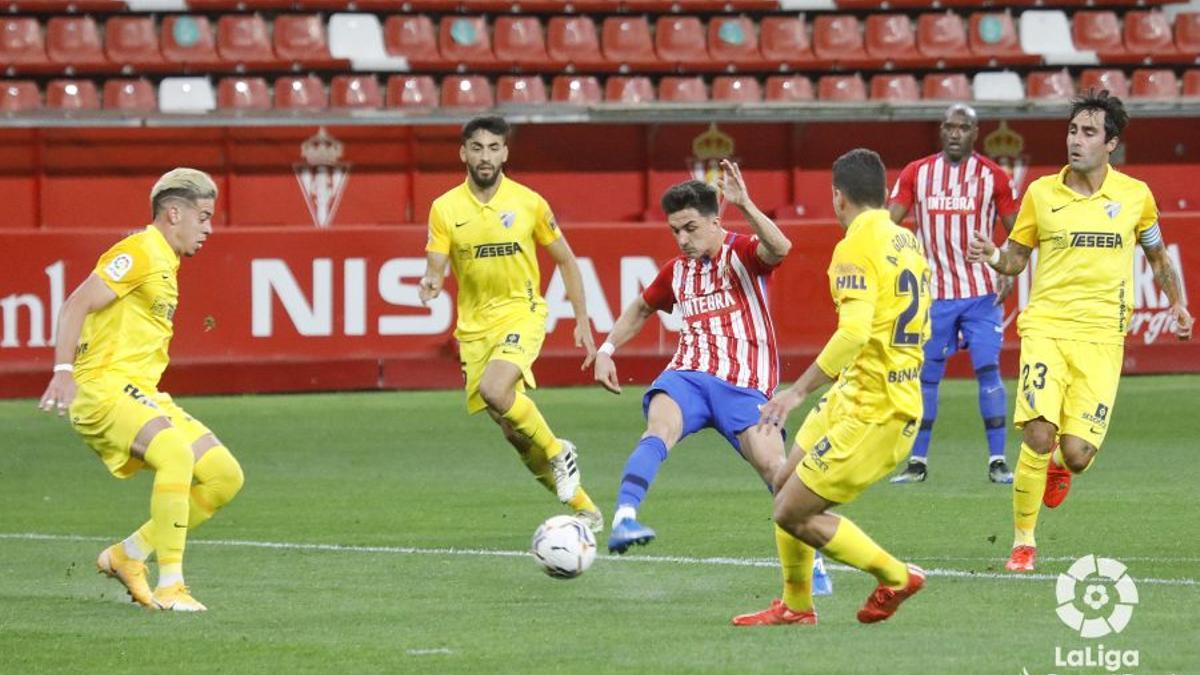 Partido de la Liga Smartbank entre el Sporting y el Málaga CF