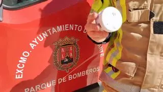 El Ayuntamiento instala 300 detectores de humo en viviendas de mayores de Alicante para prevenir incendios
