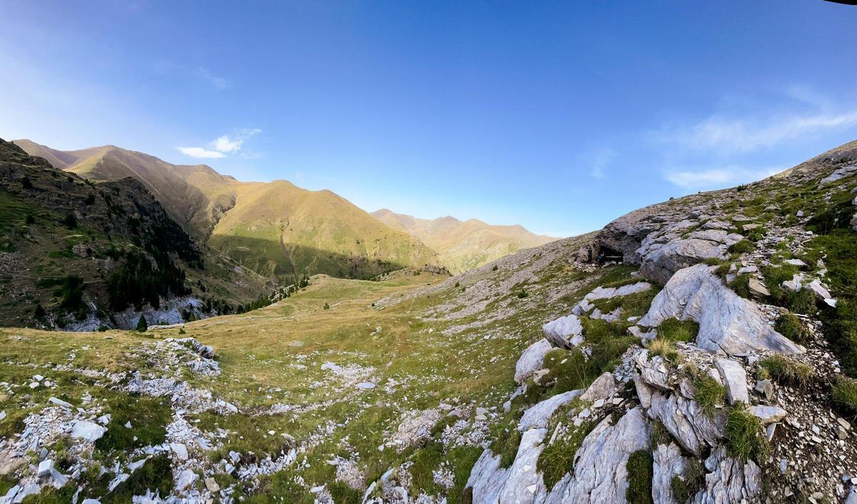 Les imatges de l'equip treballant a la Cova 338, a la vall de Núria. Les imatges de l'equip treballant a la Cova 338, a la vall de Núria.