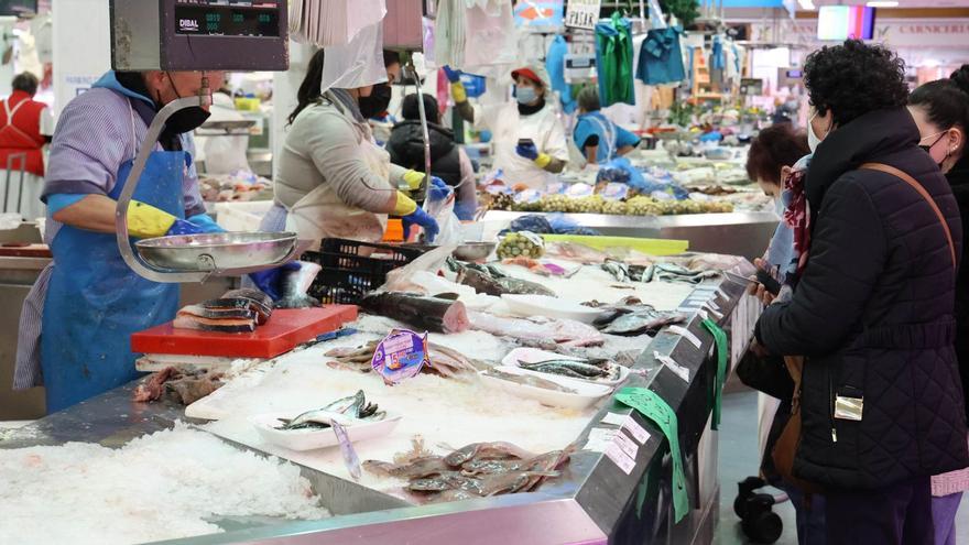 El bloqueo de O Berbés por la huelga del transporte dispara el precio del pescado
