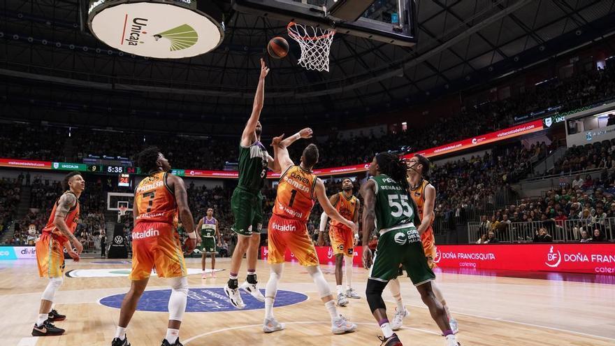 El Valencia BC no aguanta el ritmo frenético del Unicaja en el Carpena (102-86)