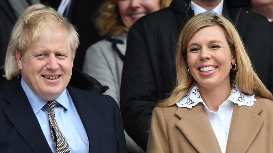 Boris Johnson y su novia, Carrie Symonds.